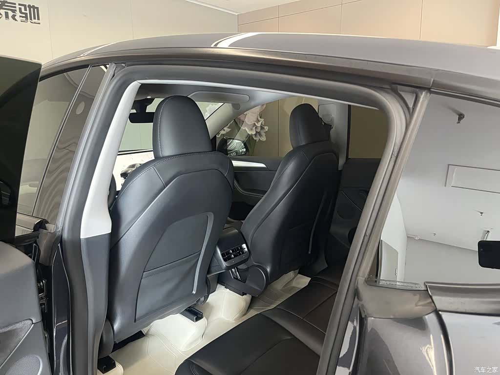 Tesla Model Y, 2025 28