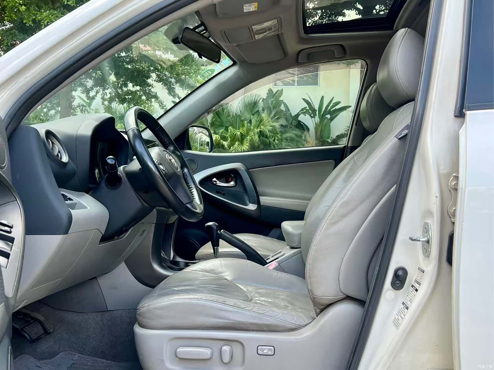 Toyota RAV4, 2011 все фото