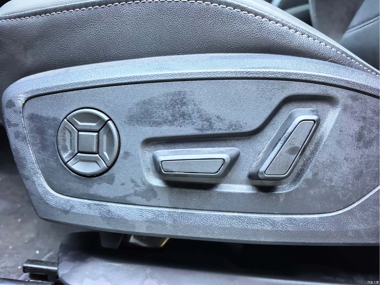 Audi Q3, 2022 11