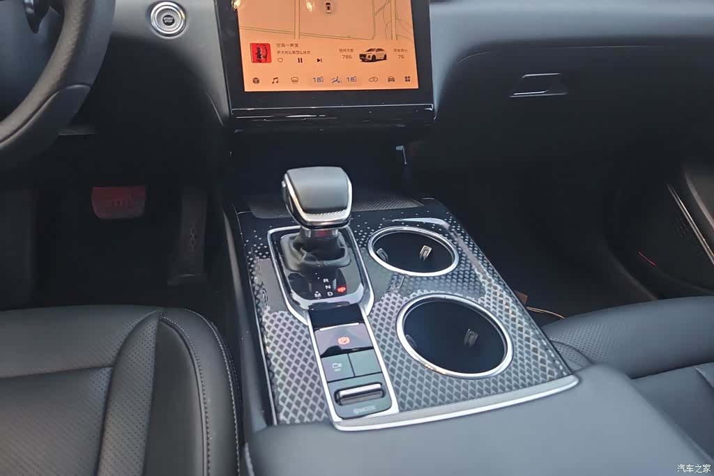 Hongqi HS3, 2024 16