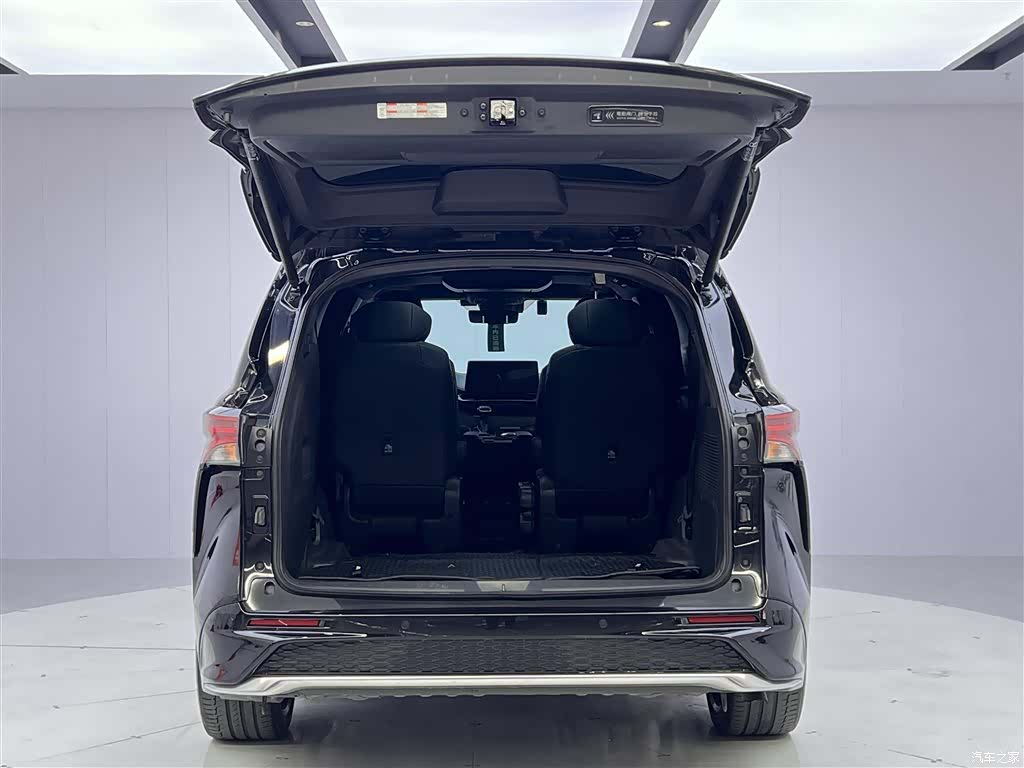 Toyota Granvia, 2023 12