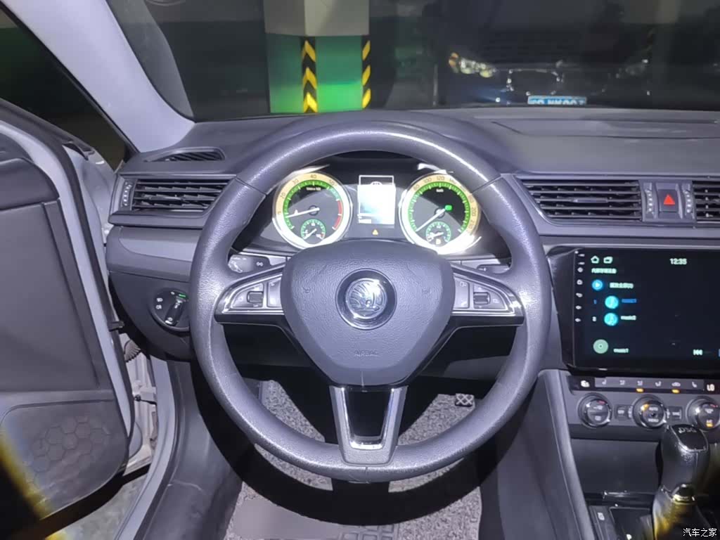 Skoda Superb, 2018 11