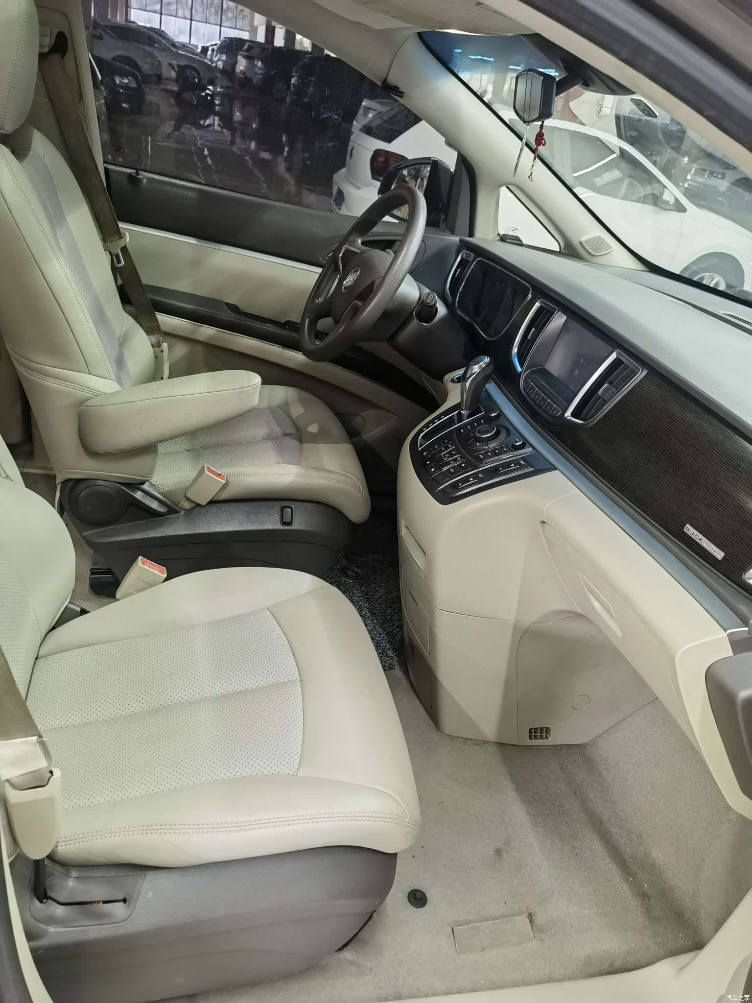 Buick GL8, 2012 8