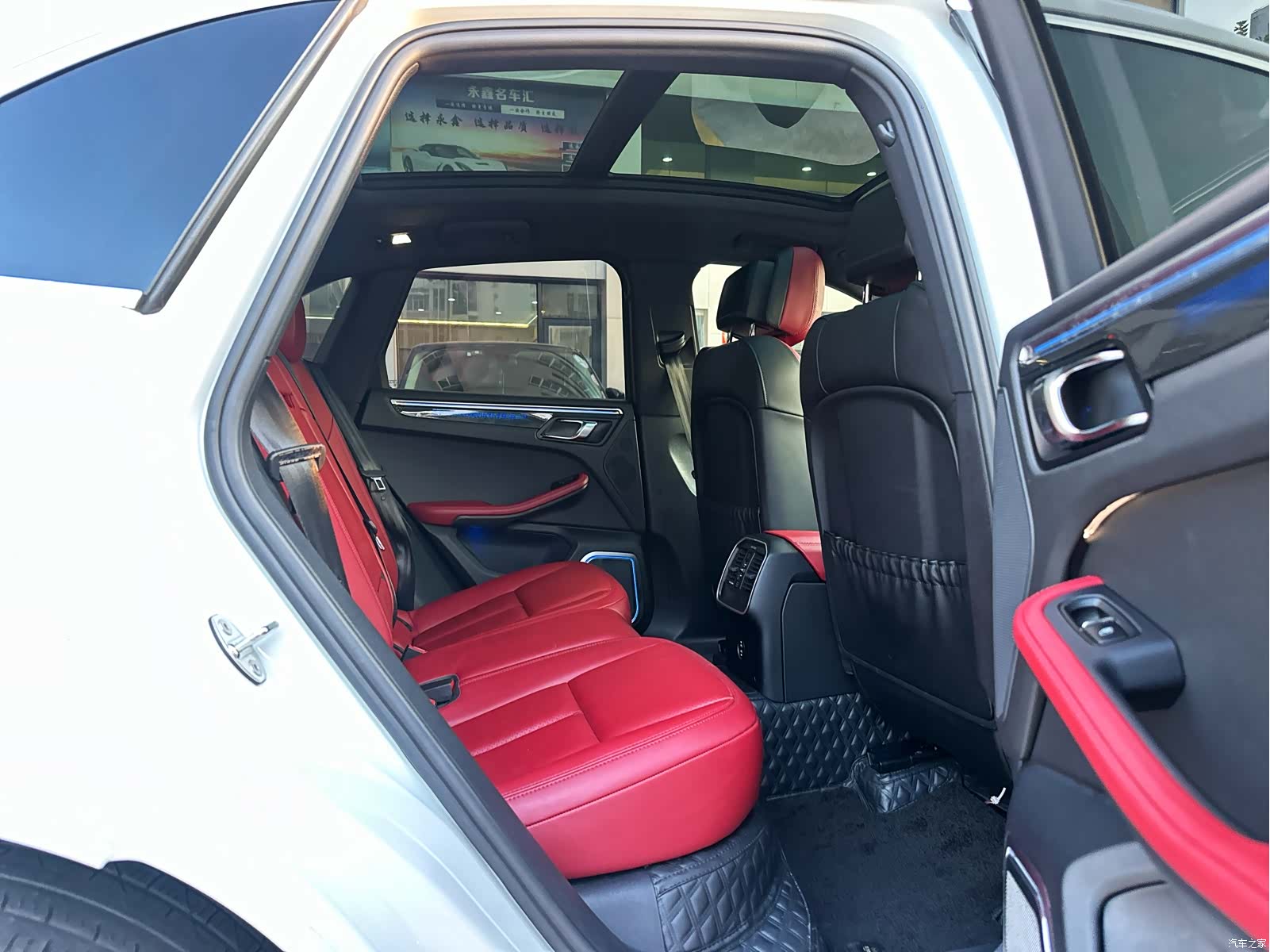 Porsche Macan, 2023 11