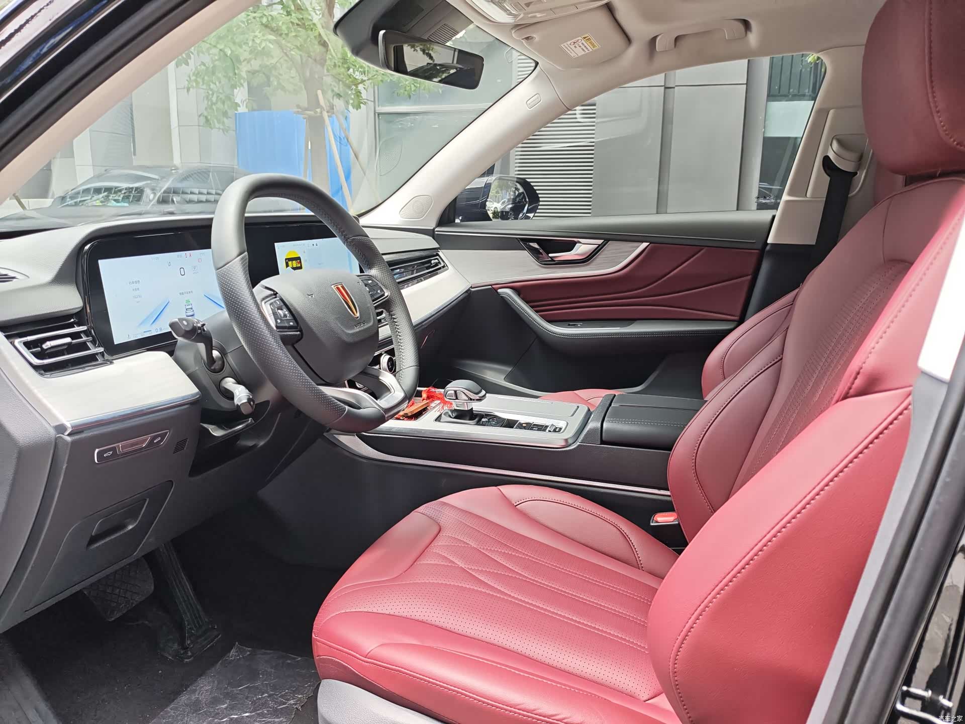 Hongqi HS5, 2025 8