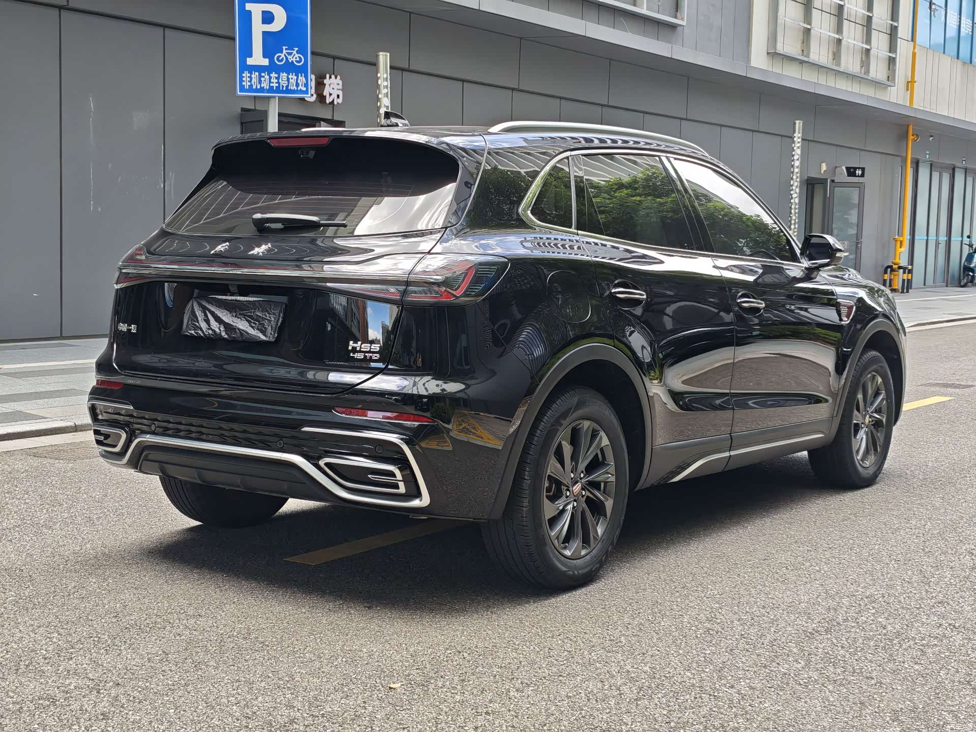 Hongqi HS5, 2025 17
