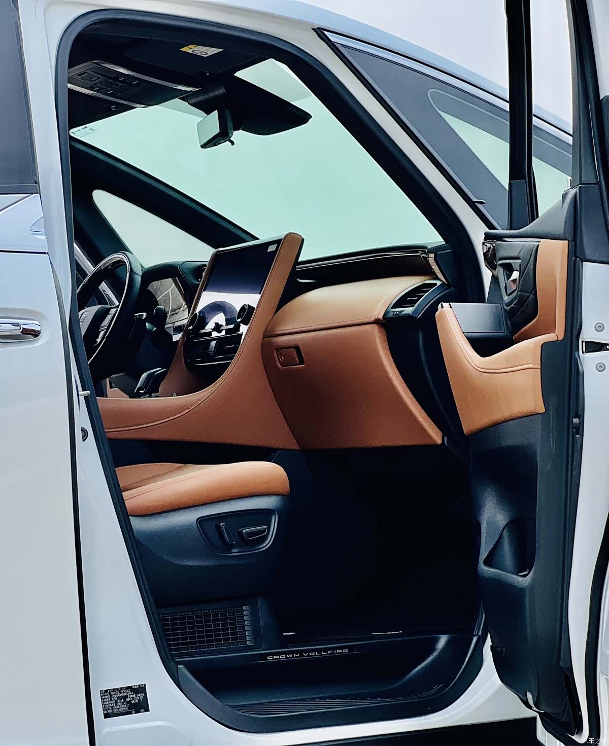 Toyota Vellfire, 2025 6