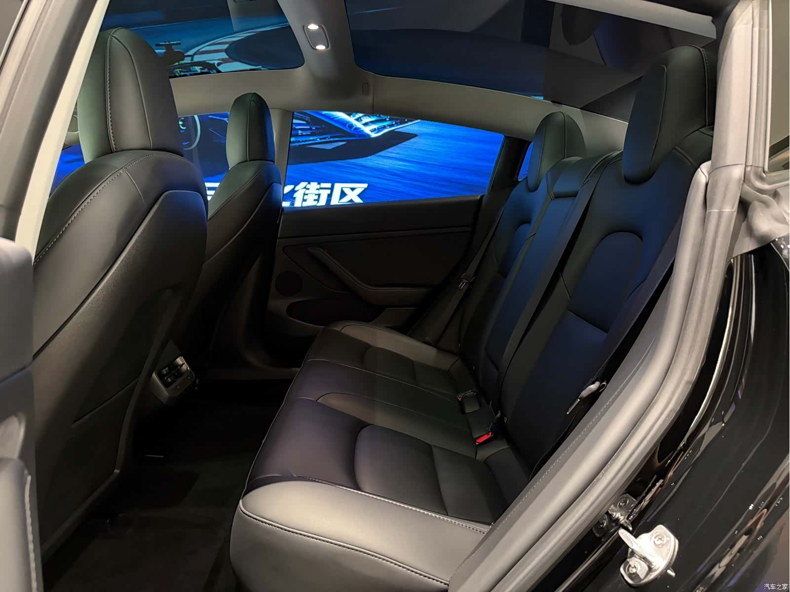 Tesla Model 3, 2022 12