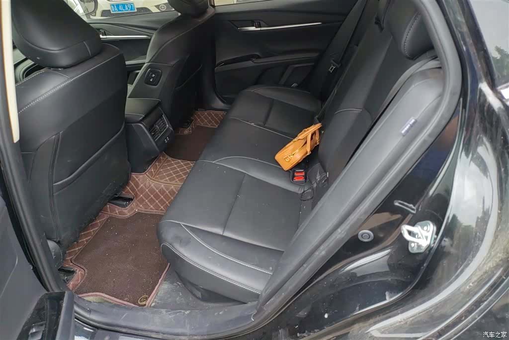 Toyota Camry, 2025 11