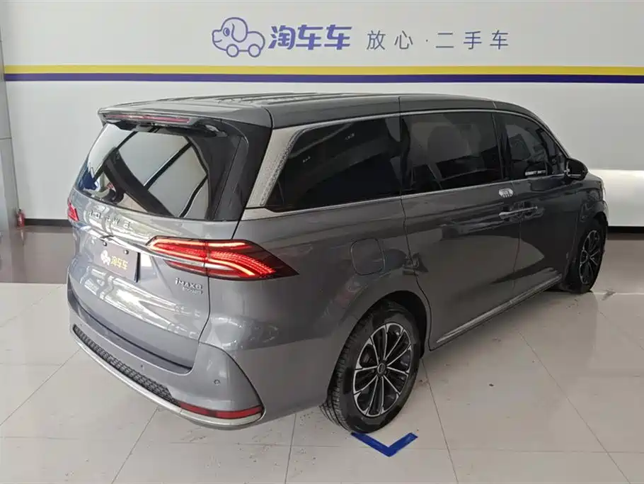 Roewe iMAX8