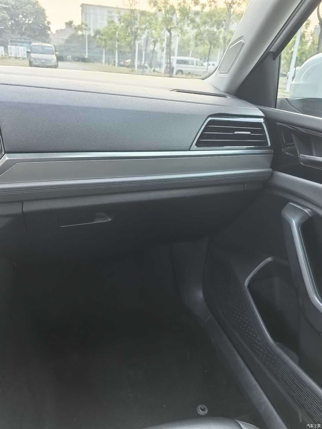 Volkswagen Sagitar, 2019 16