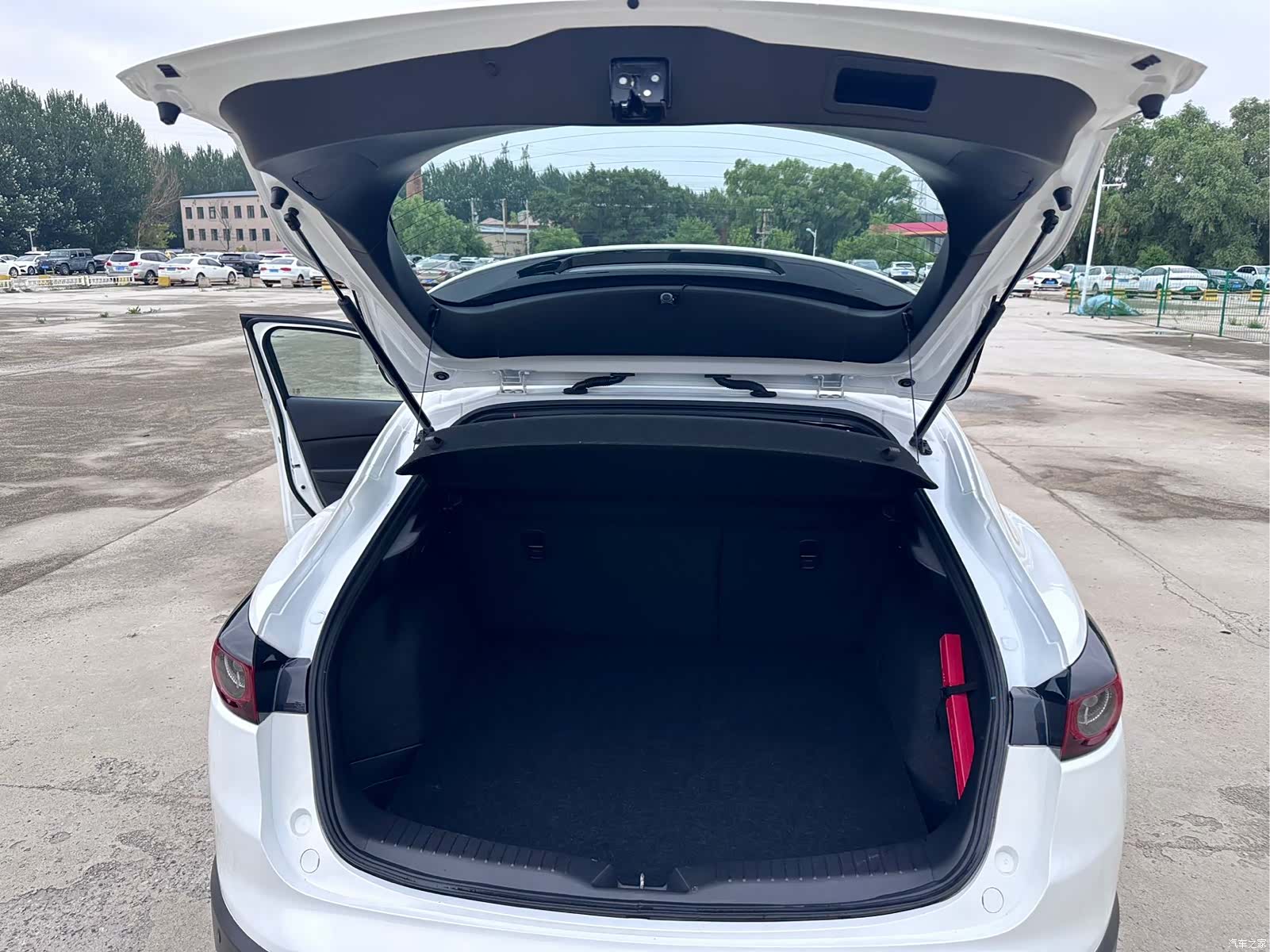 Mazda CX-4, 2023 12