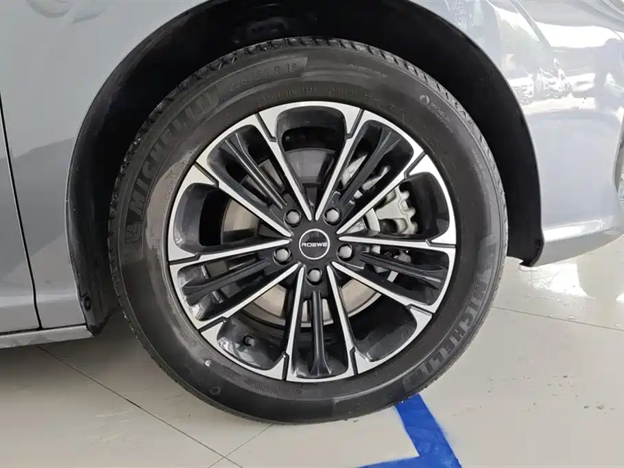 Roewe iMAX8