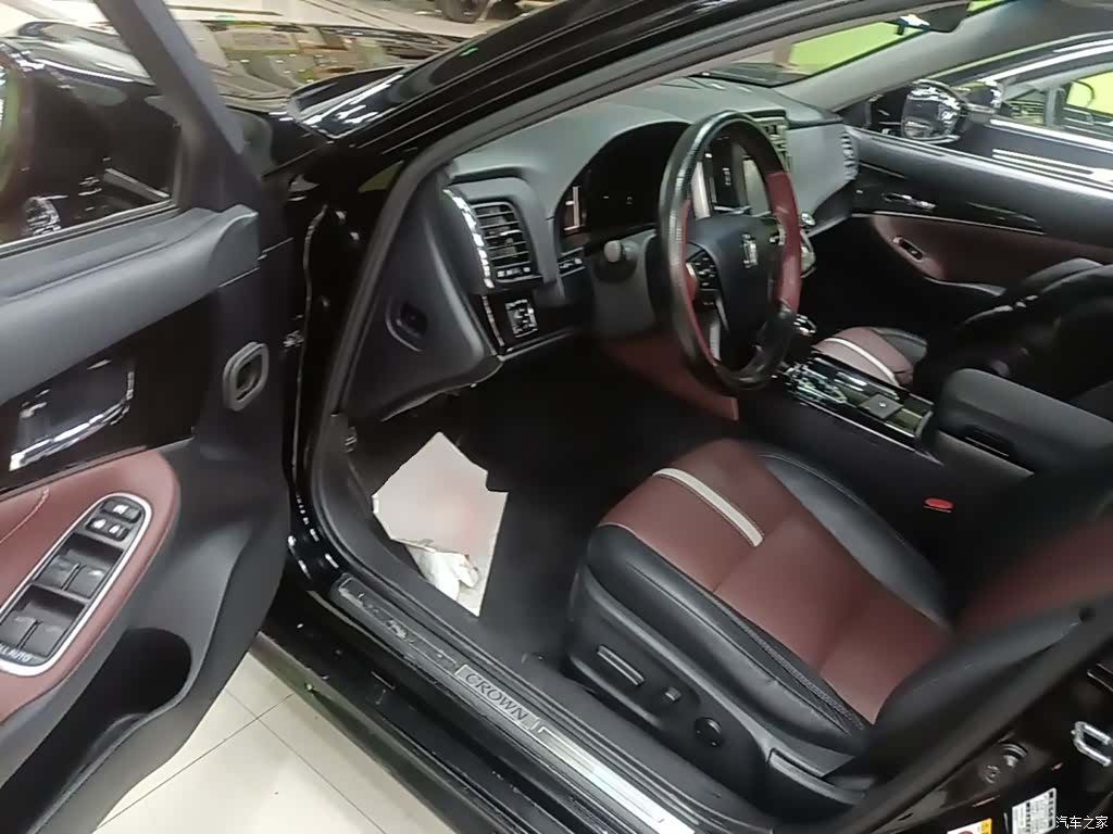 Toyota Crown, 2017 16