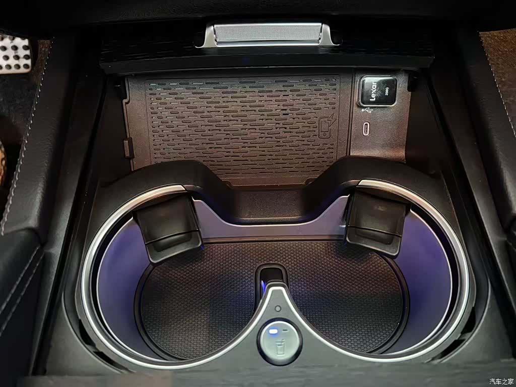 Mercedes-Benz GLS, 2025 11