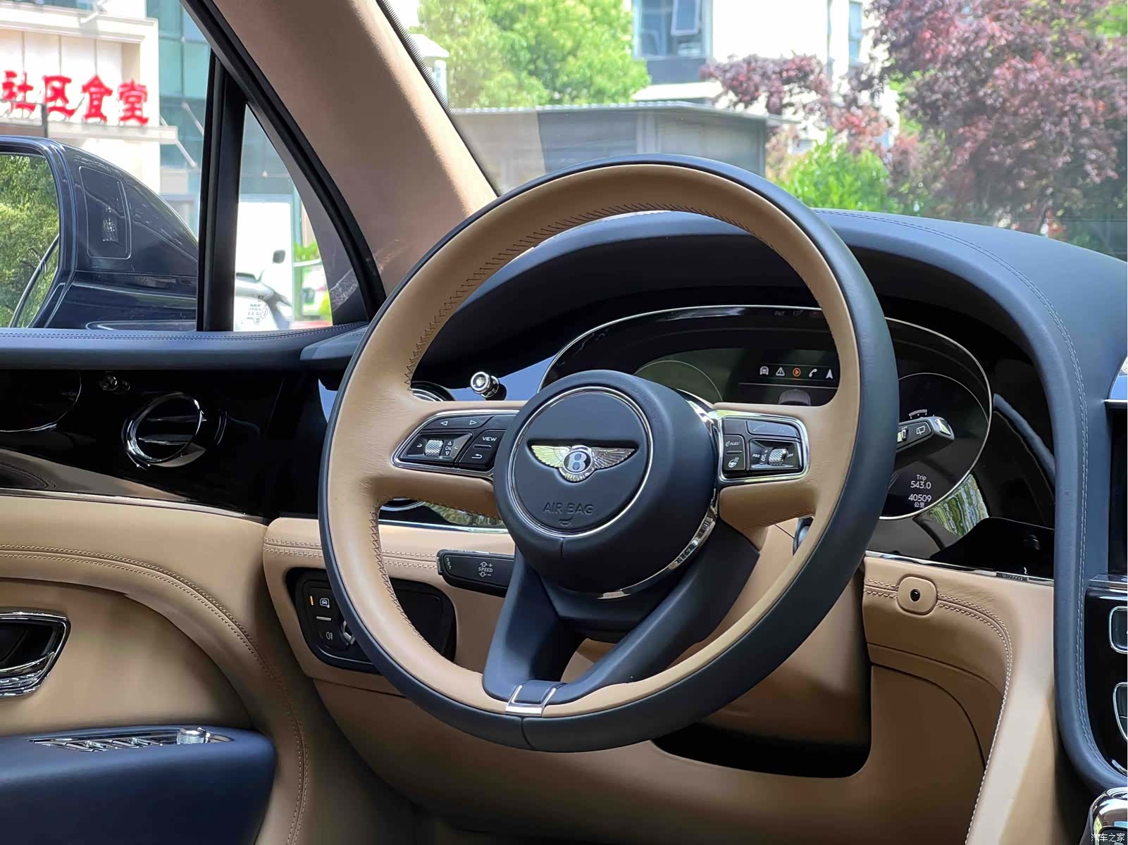 Bentley Bentayga, 2024 16