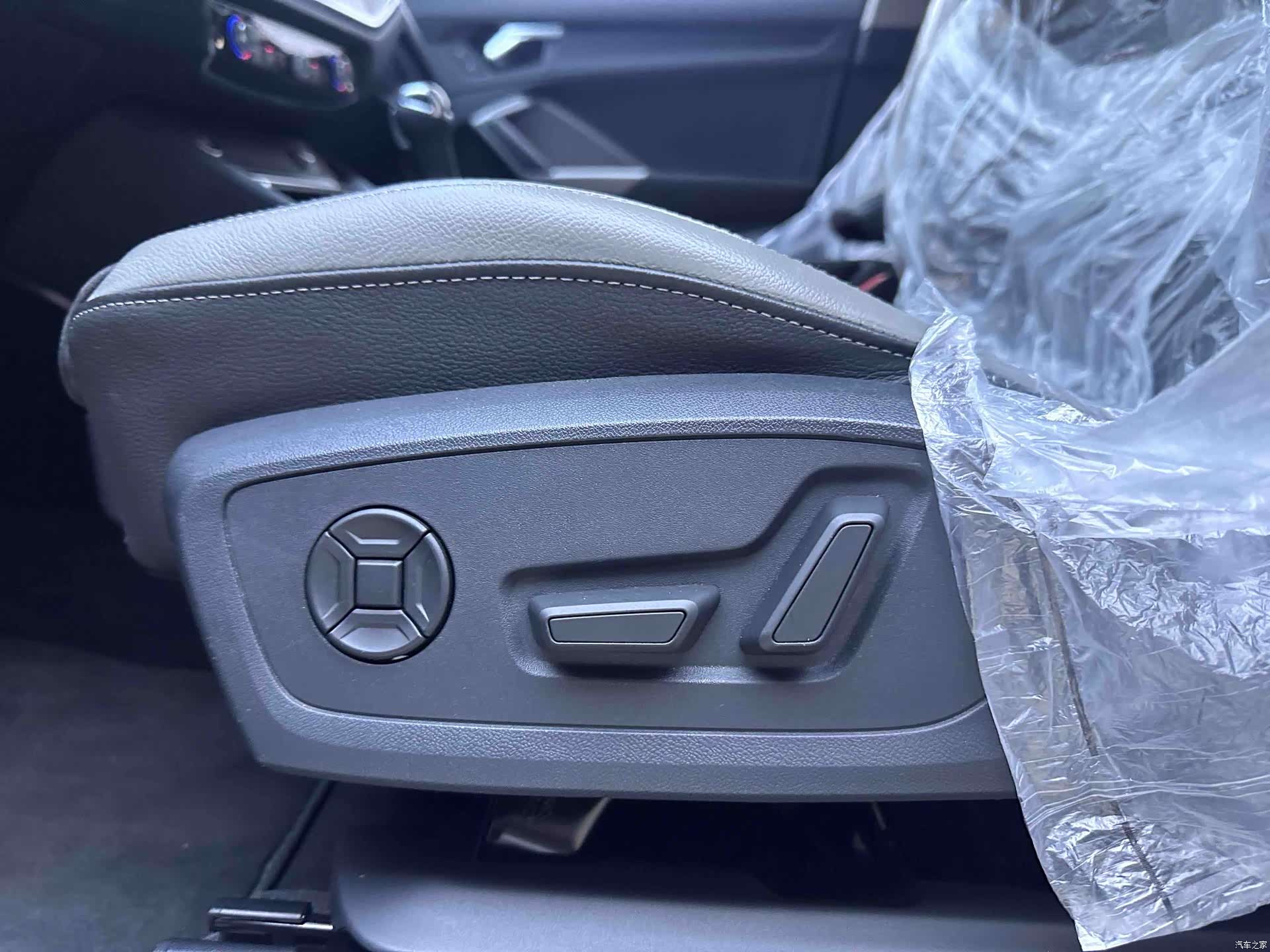 Audi Q3, 2023 16
