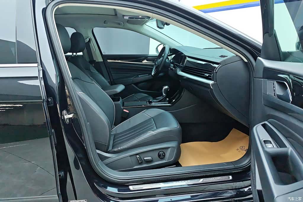 Volkswagen Passat, 2022 8