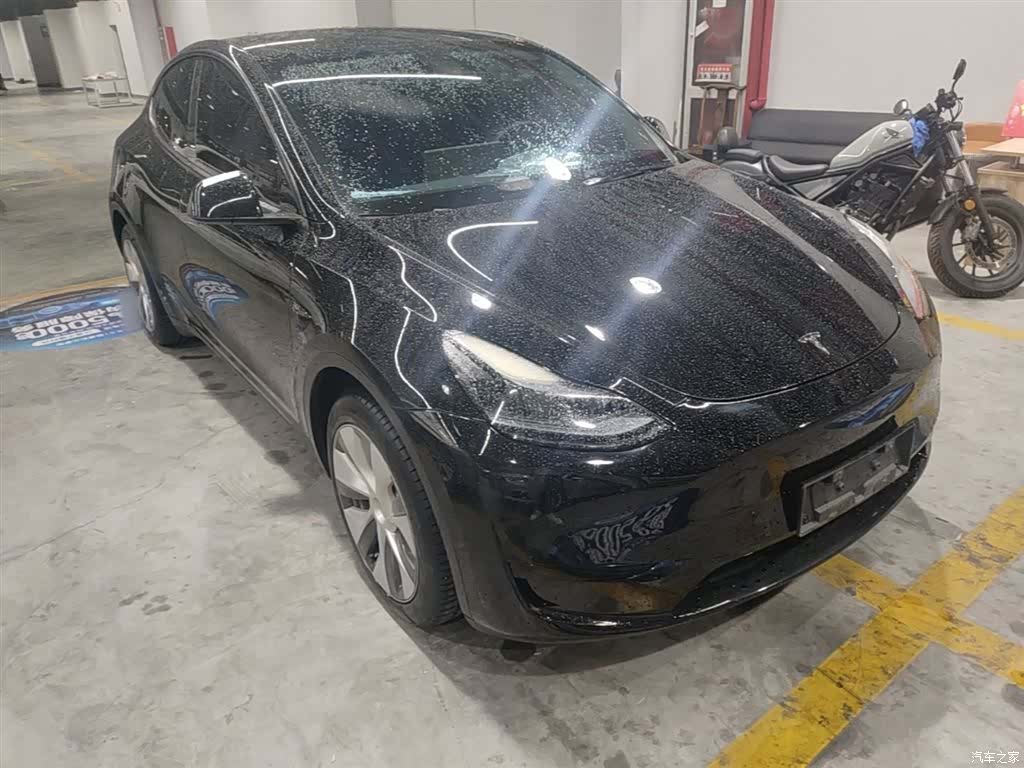 Tesla Model Y, 2023 4