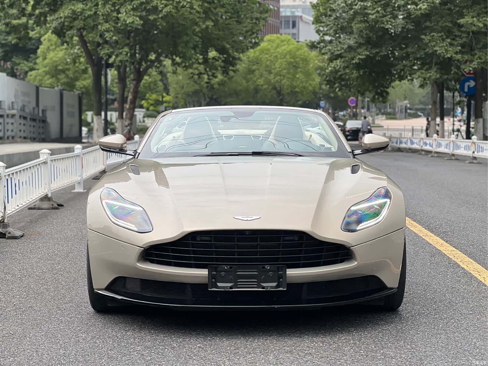 Aston Martin DB11, 2019 2