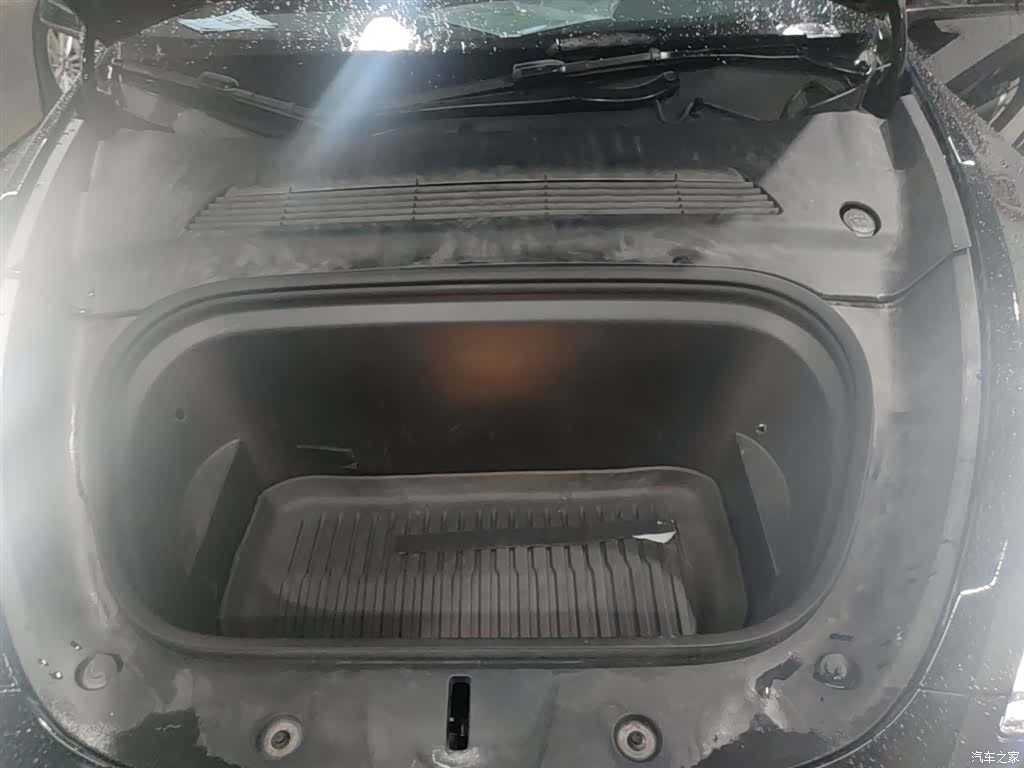 Tesla Model Y, 2023 20