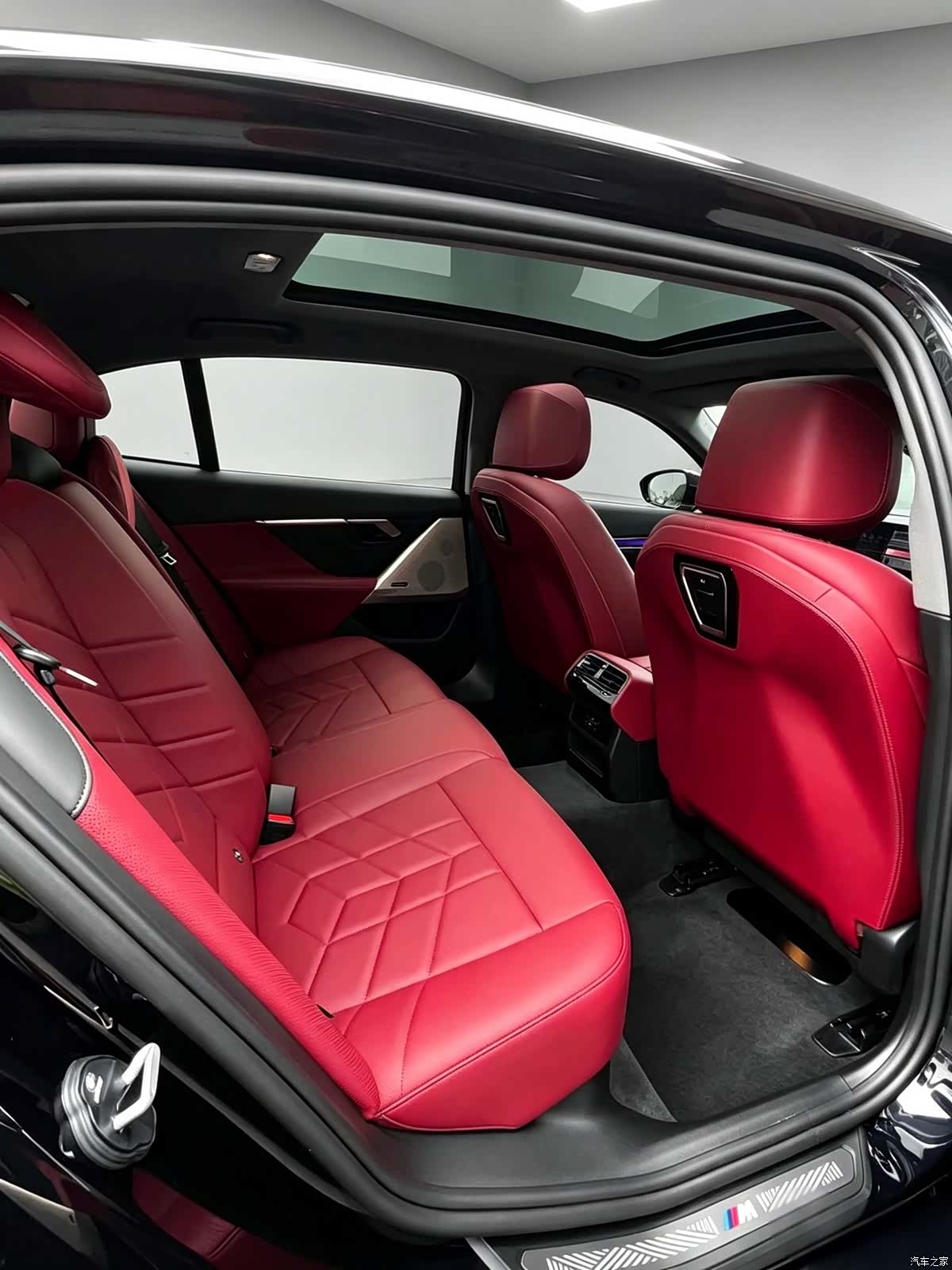 BMW 5 Series, 2025 все фото