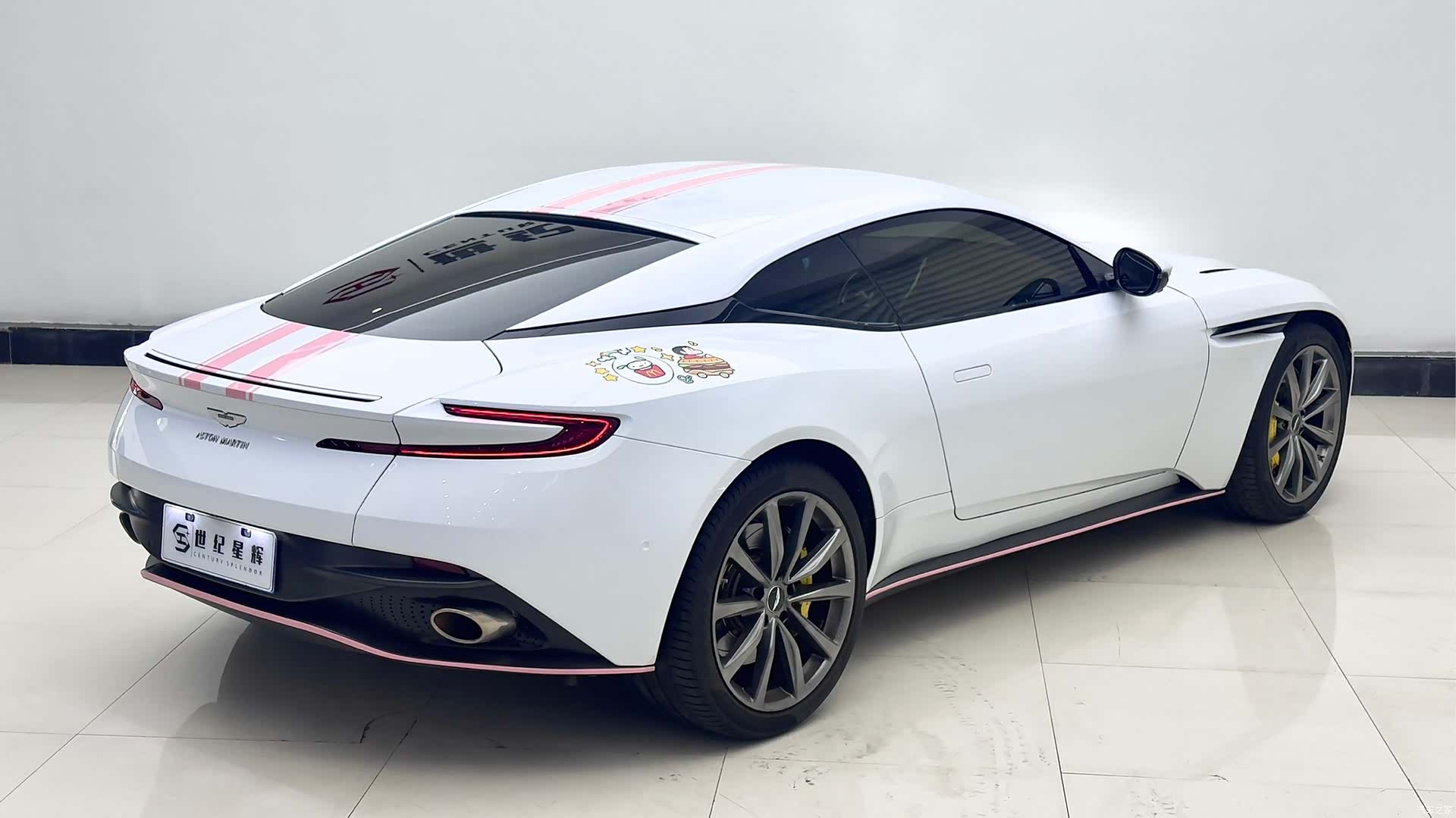 Aston Martin DB11, 2020 7
