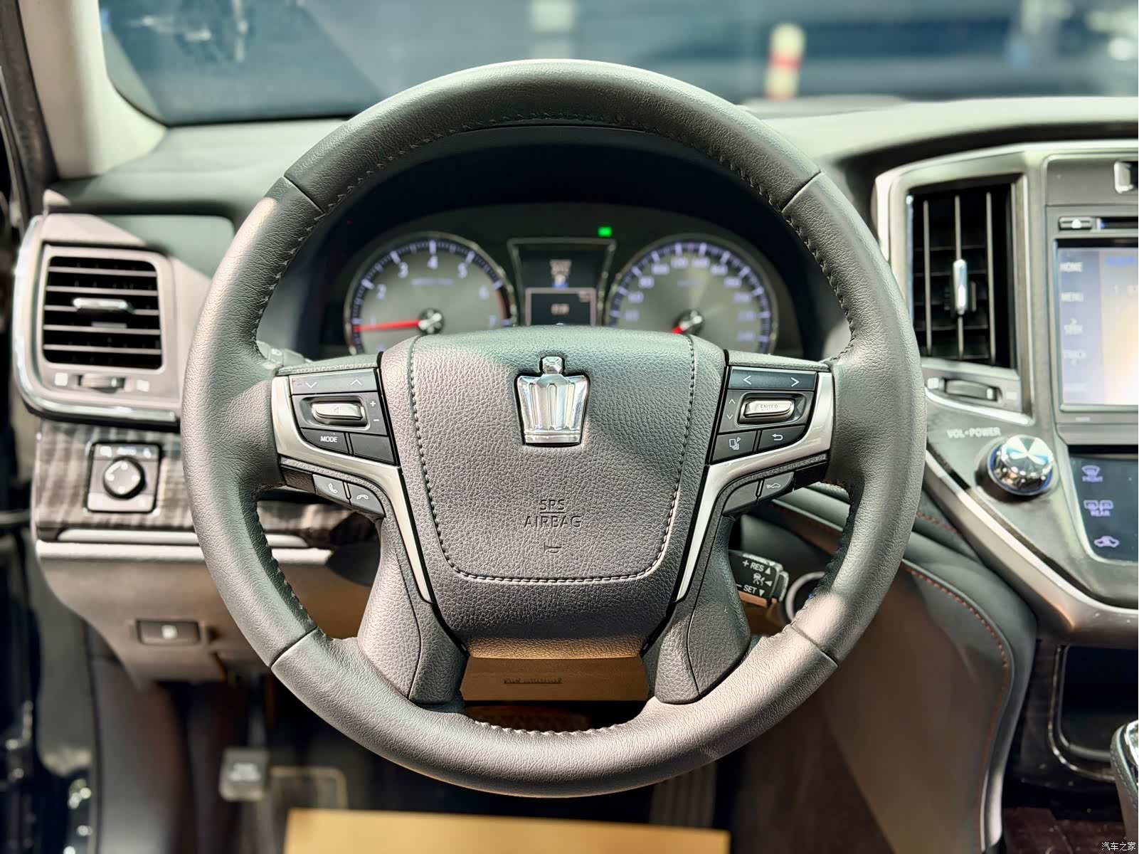 Toyota Crown, 2016 16