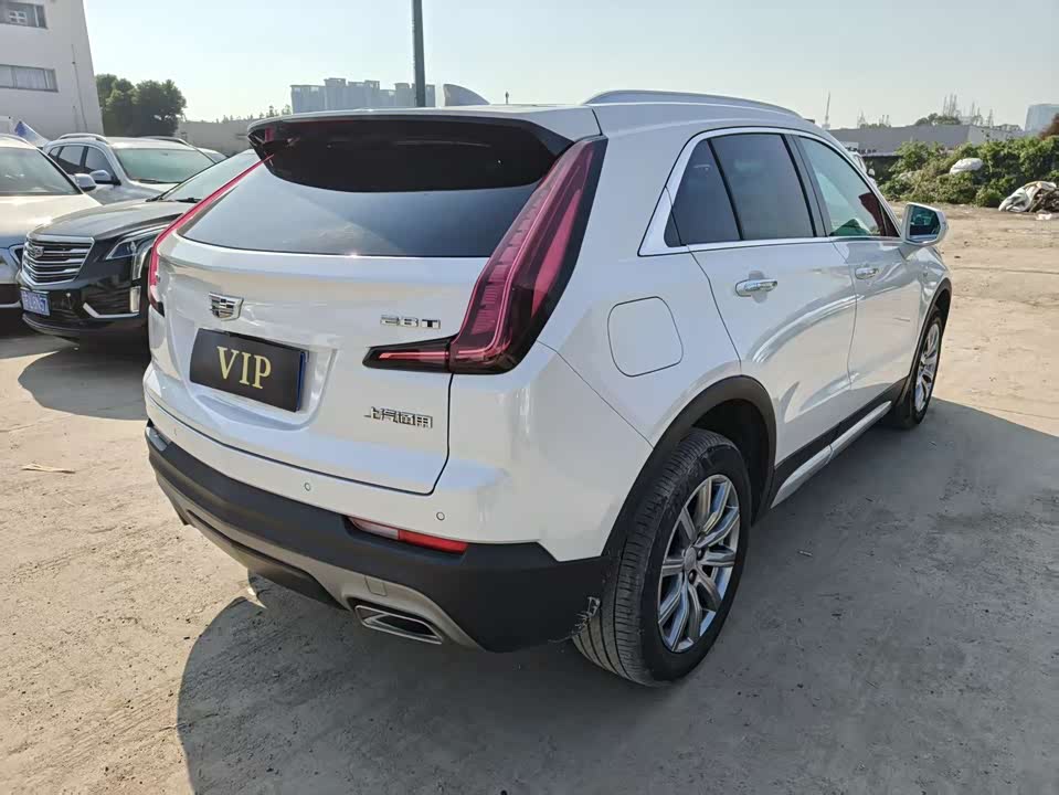 Cadillac XT4