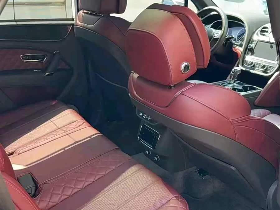 Bentley Bentayga 2019, фото 4