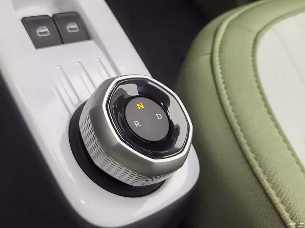 Geely Panda, 2025 13
