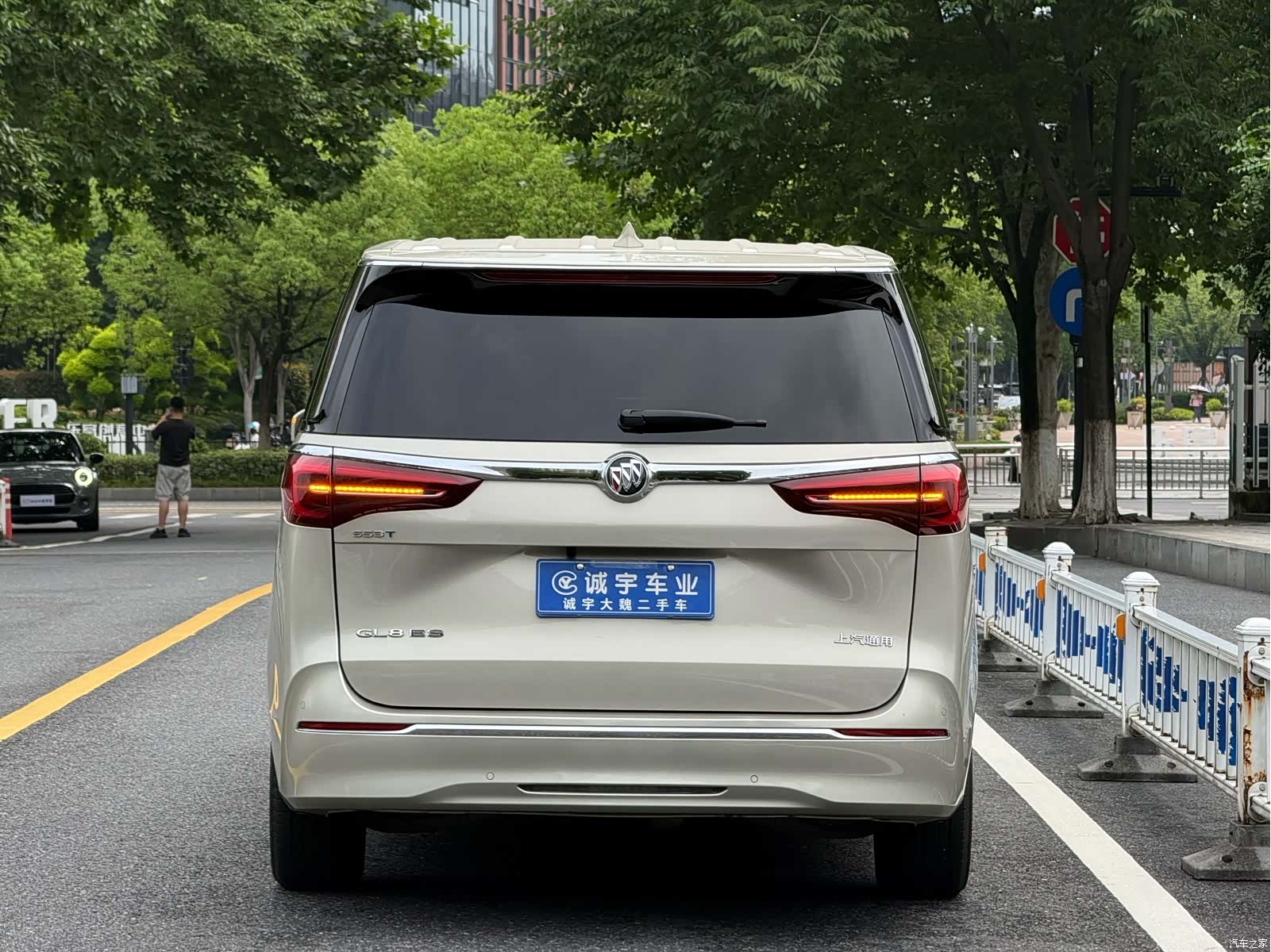 Buick GL8, 2022 6