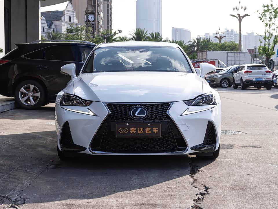 Lexus IS