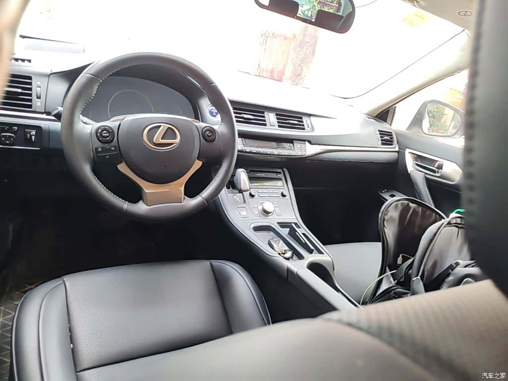 Lexus CT, 2015 10