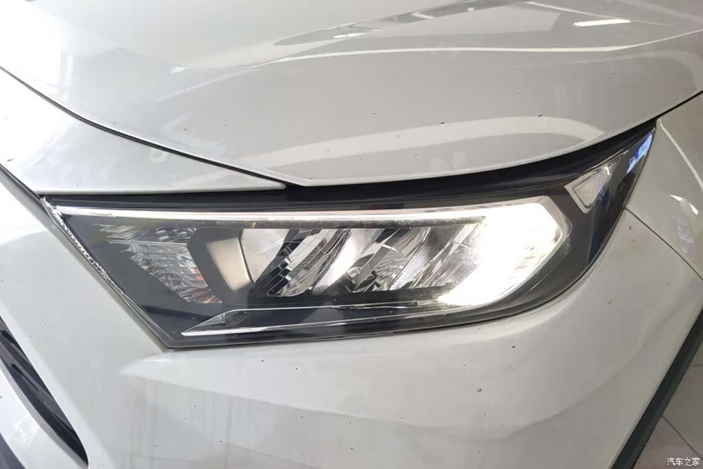 Toyota RAV4, 2021 все фото