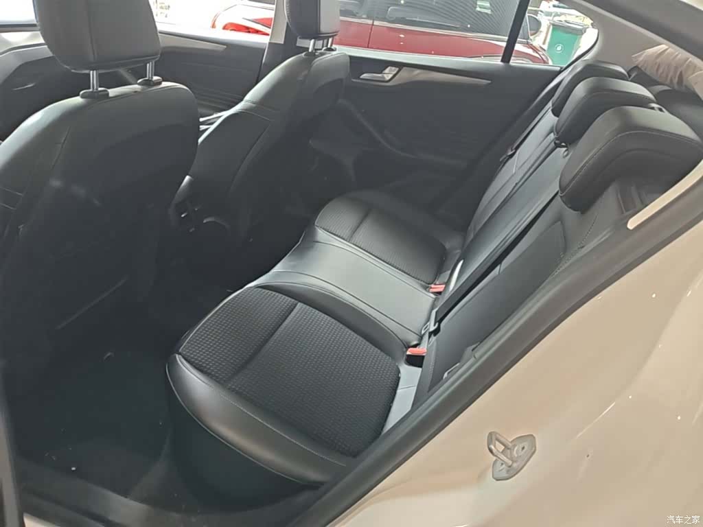 Ford Focus, 2019 17