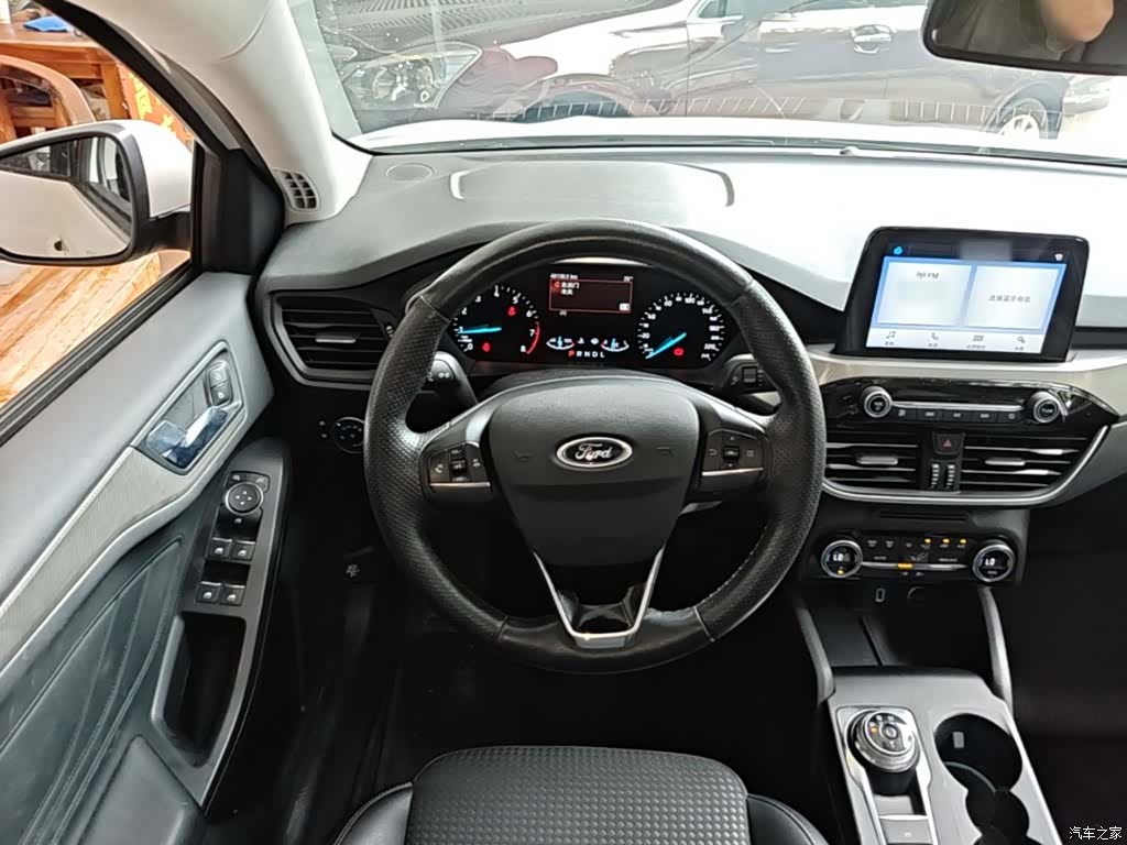 Ford Focus, 2019 11