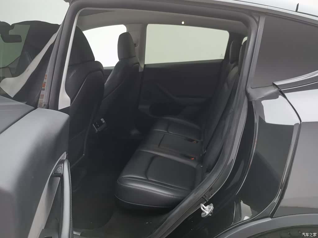 Tesla Model Y, 2022 15