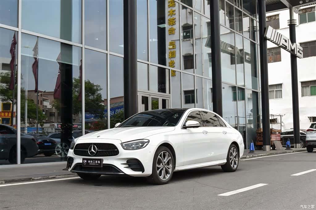 Mercedes-Benz E-Class, 2022 3