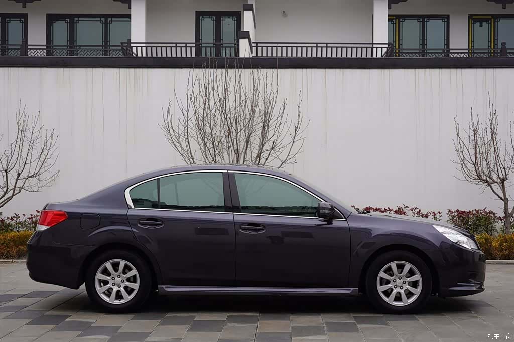 Subaru Legacy, 2011 3