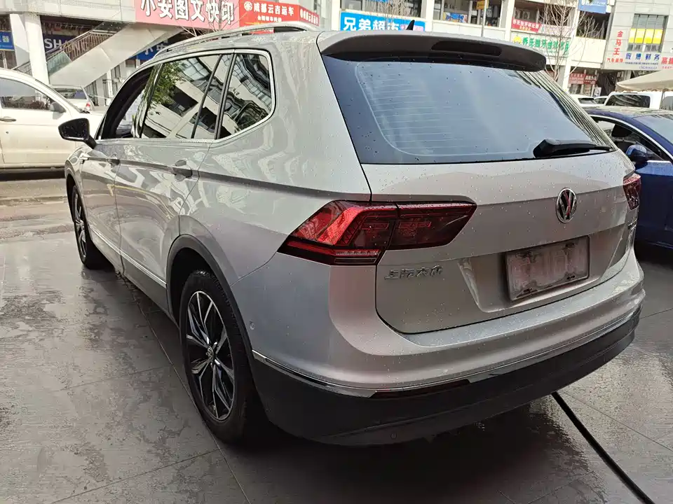 Volkswagen Tiguan L