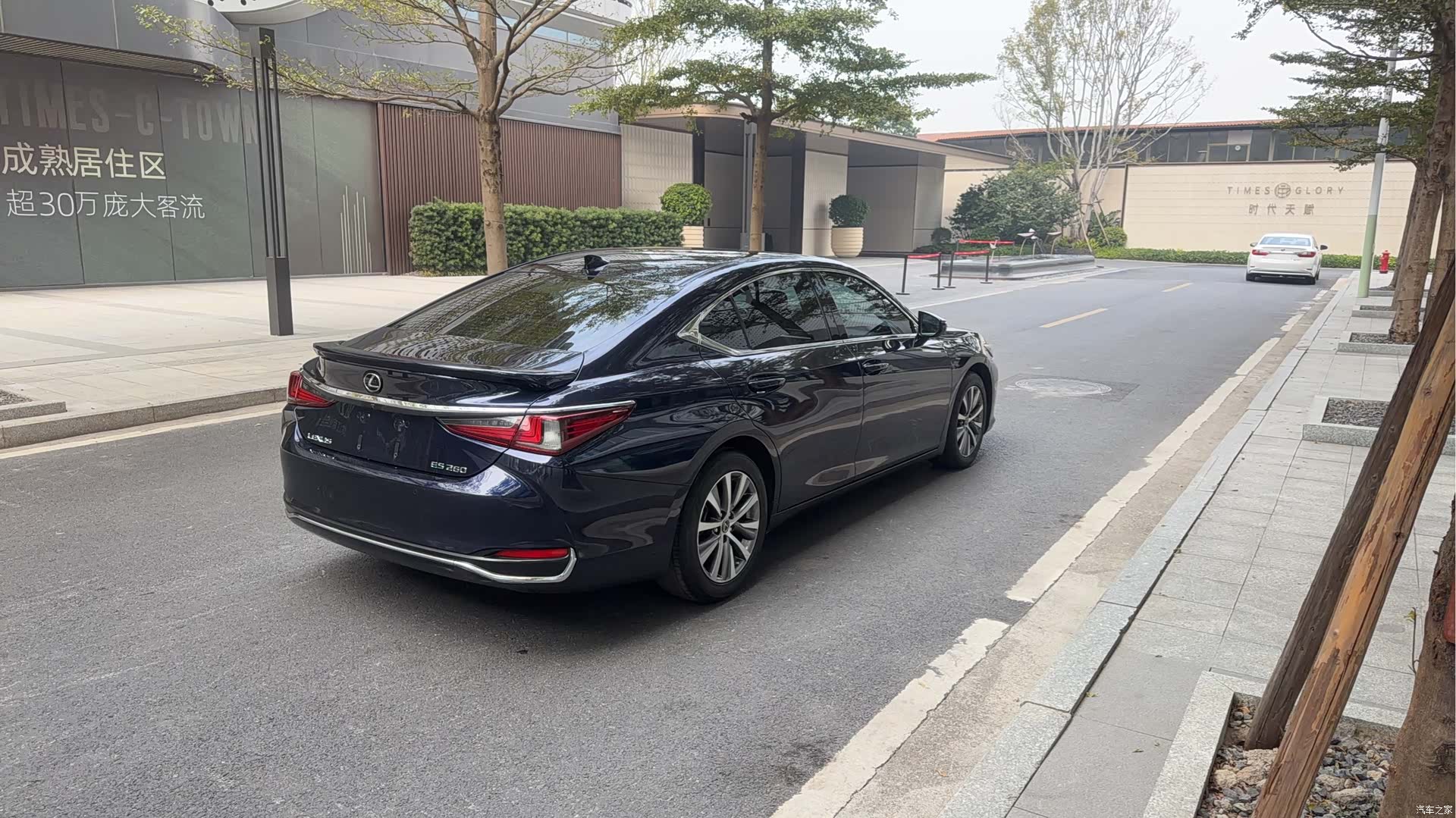Lexus ES, 2019 3