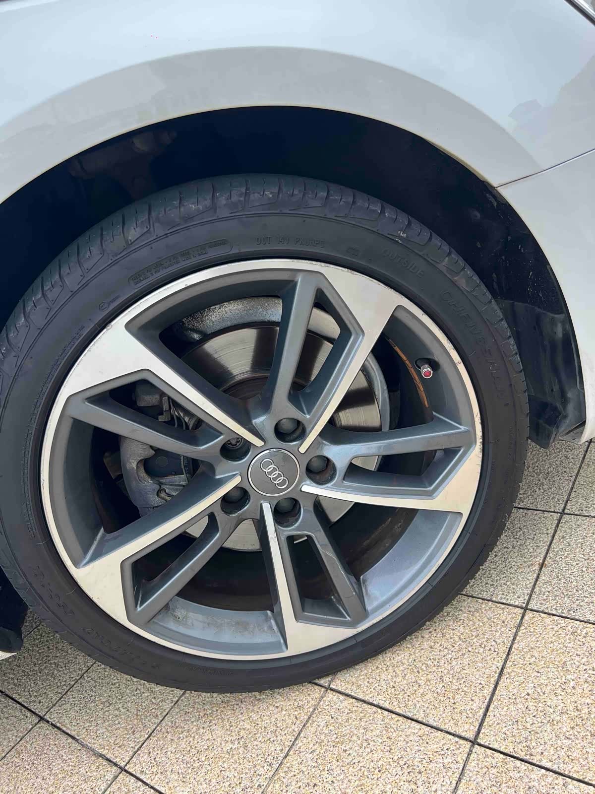 Audi A4L, 2019 все фото