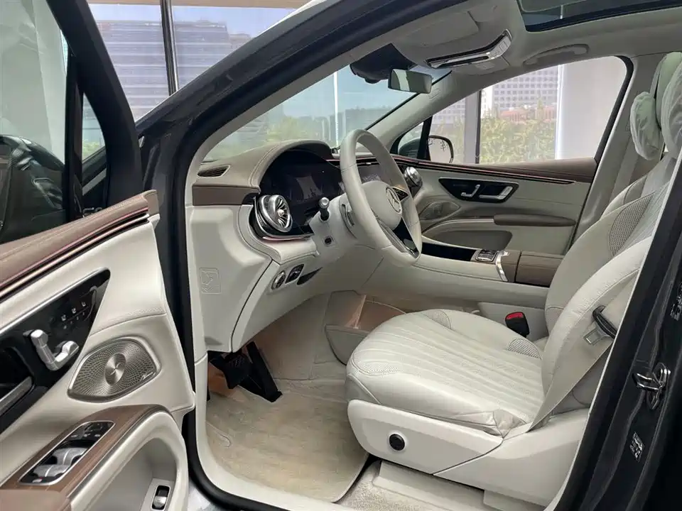 Mercedes-Benz EQS SUV