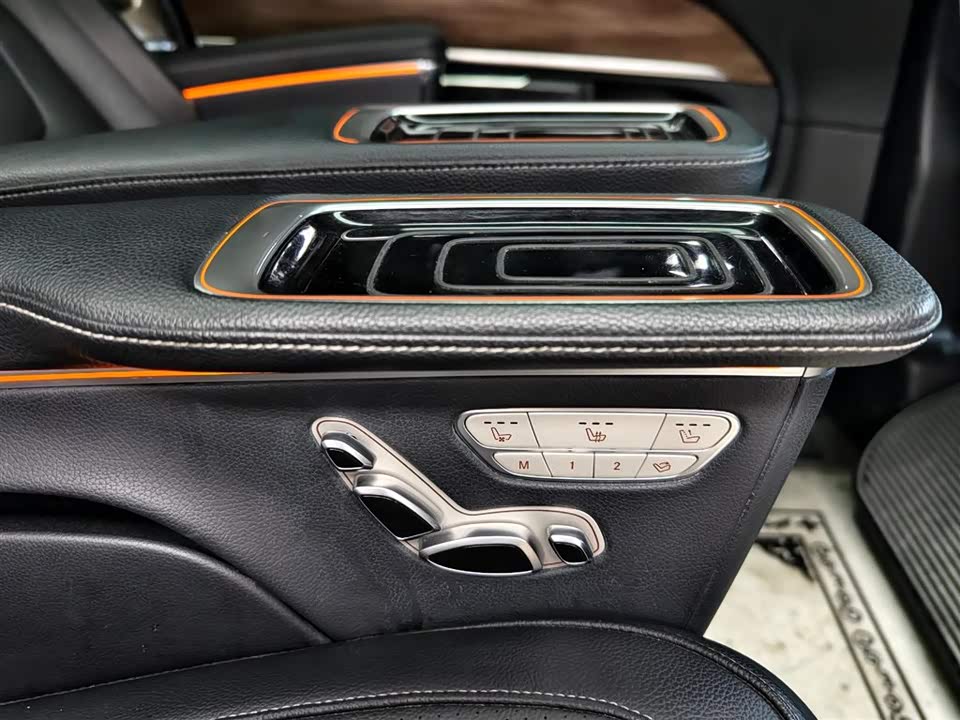 Mercedes-Benz V-class