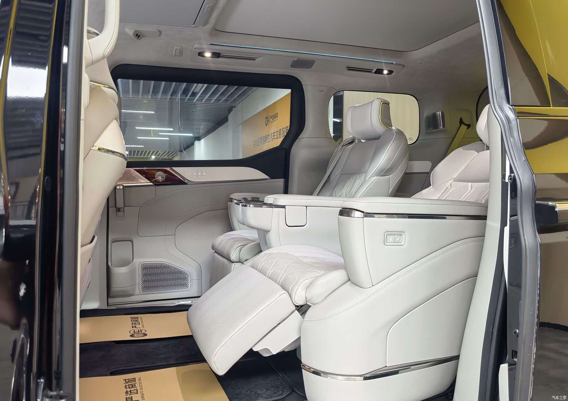 Volvo EM90, 2024 8