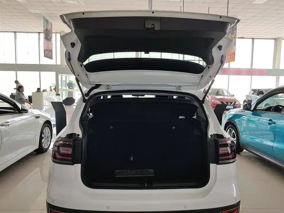 Volkswagen Exploring the shadow