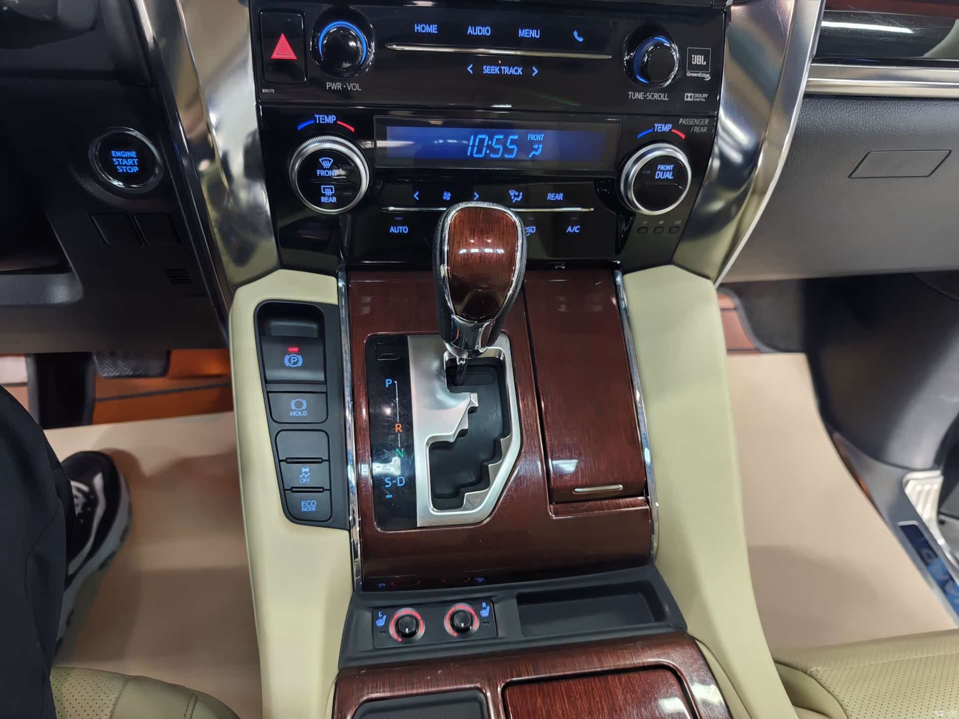 Toyota Alphard, 2017 13