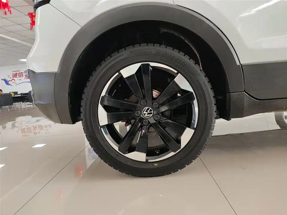Volkswagen Exploring the shadow