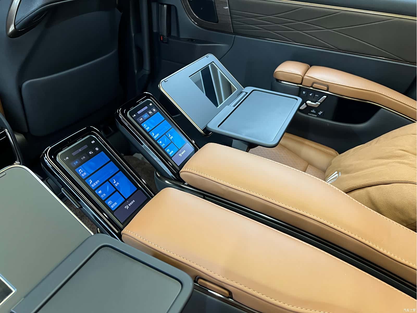 Toyota Vellfire, 2023 13